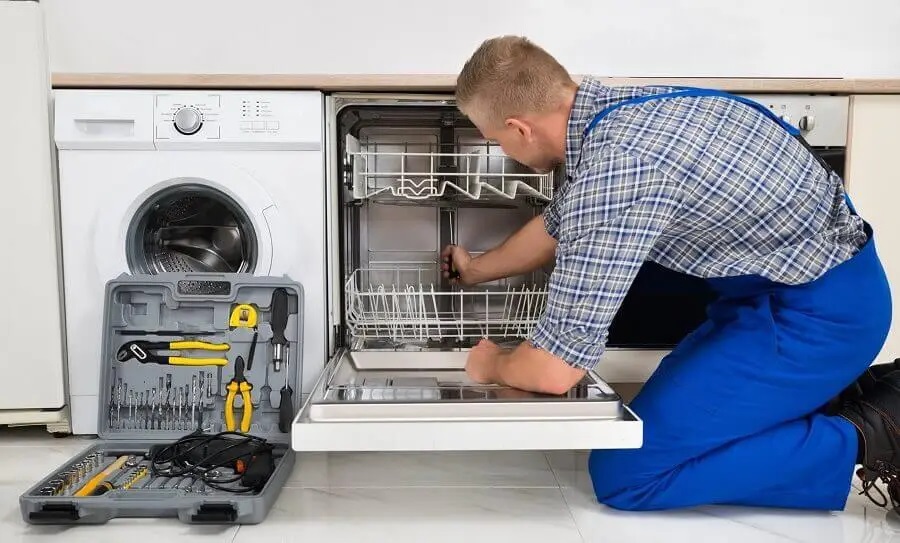 Beypazarı Hitachi servisi teknisyen ekibi beyaz eşya tamiri yaparken